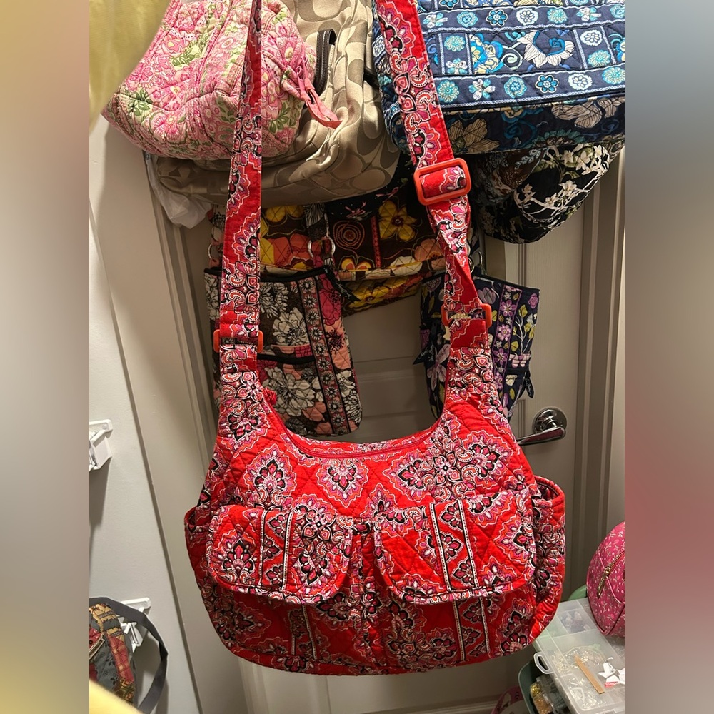 Vera Bradley- Frankly Scarlett- Cargo Sling messenger bag